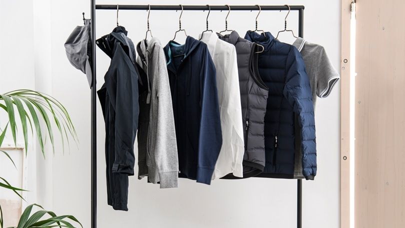 P�l�k, pul�verek h�mezve, szit�zva r�vid hat�rid�vel.